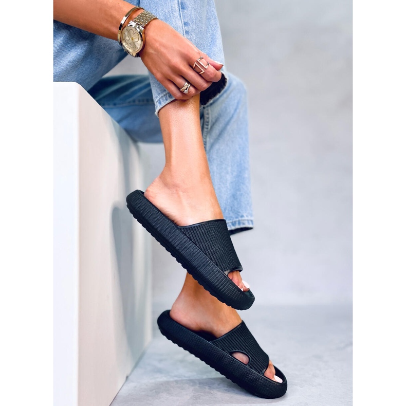 BM Klapki poduszkowe Yang Black czarne 1