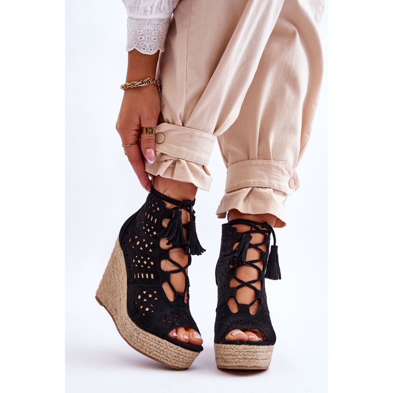 FB1 Zamszowe Ażurowe Botki Na Koturnie Czarne Berthe 1