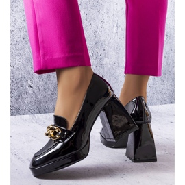 PA1 Czarne lakierowane czółenka Vinceza 1