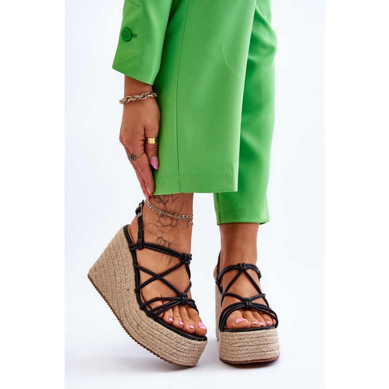 Modne Sandały Na Koturnie Z Plecionką Czarne Nessia 1