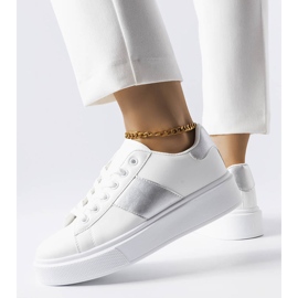 Białe sneakersy ze srebrnym paskiem Aurélie 2
