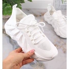 Buty sportowe damskie siateczkowe wsuwane białe Vinceza 13575 1