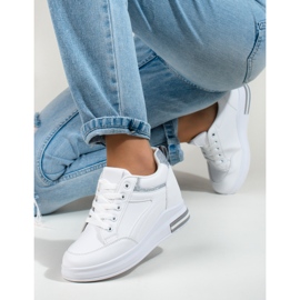 Białe sneakersy z ukrytą koturną Shelovet 2