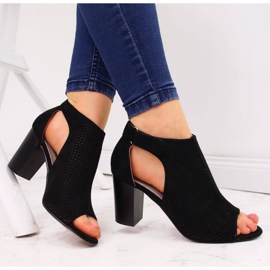 Sandały damskie zabudowane na rzep czarne Sabatina 7802 1