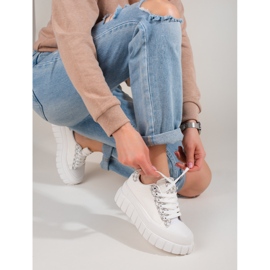 Białe damskie sneakersy na grubej platformie Shelovet 2