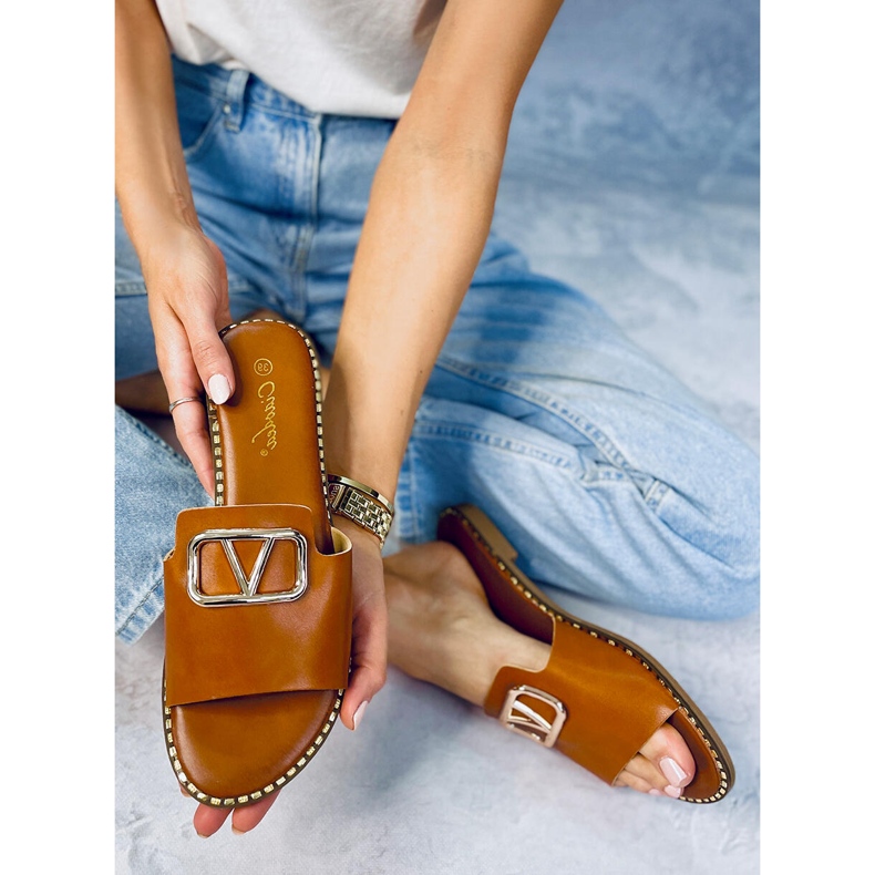 BM Klapki damskie Tonya Camel brązowe 2