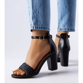 Czarne plecione sandały na słupku Oliveirinhas 1