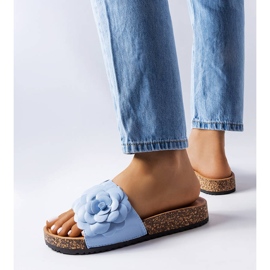 Niebieskie klapki zdobione kwiatkiem Desaulniers 2