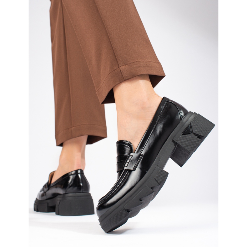 Czarne klasyczne mokasyny na platformie Shelovet 1