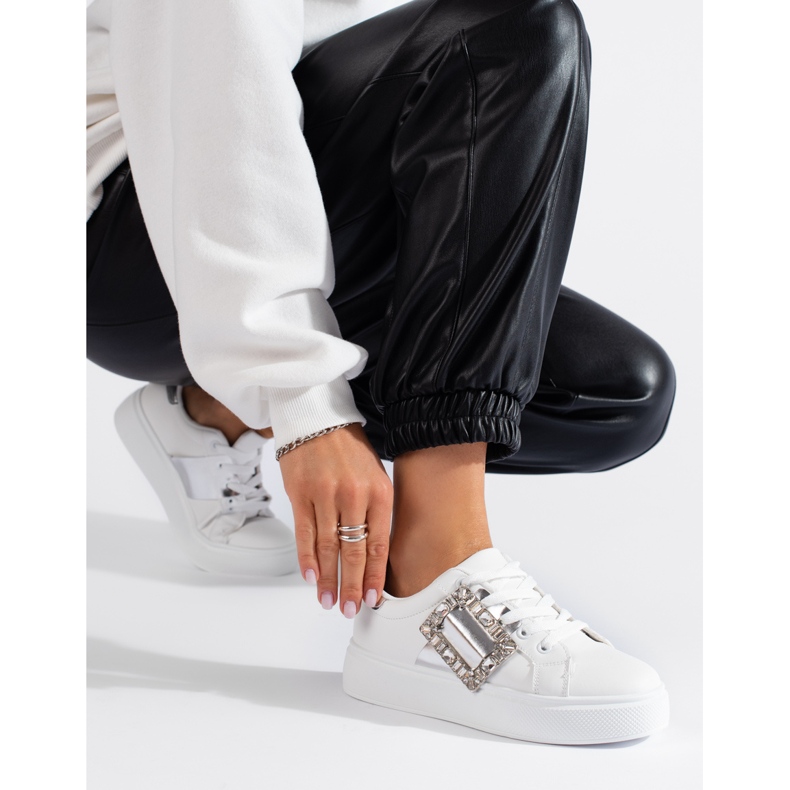 Białe damskie buty sneakersy ze srebrną wstawką Shelovet 1