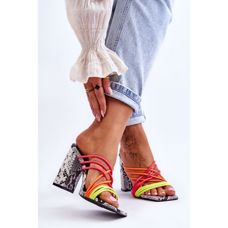 Klapki Na Obcasie Z Paseczkami Wężowe Neonowe Beckie czarne 2