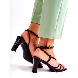 Damskie lakierowane sandały na obcasie czarne 3