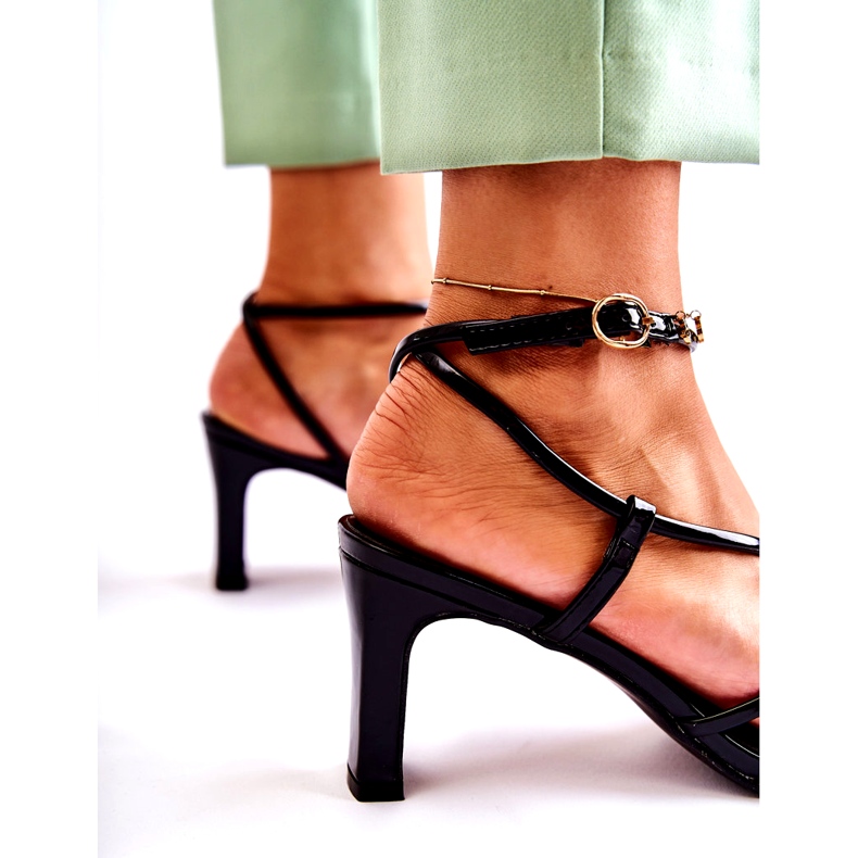 Damskie lakierowane sandały na obcasie czarne 1