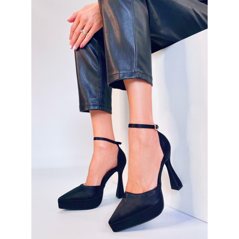 BM Czółenka na platformie Carlie Black czarne 1