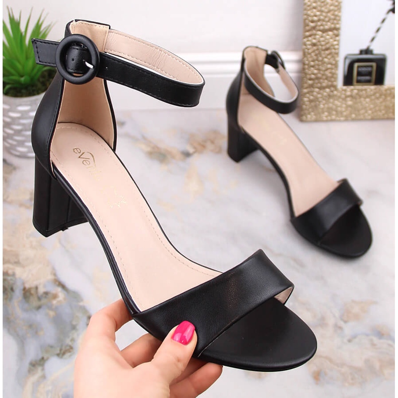 Sandały damskie na słupku czarne eVento 1617 1