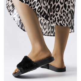 Czarne klapki z futerkiem Ivory 2