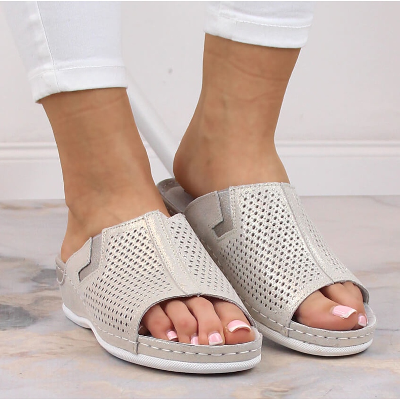 Klapki skórzane damskie na koturnie srebrne S.Barski srebrny 1