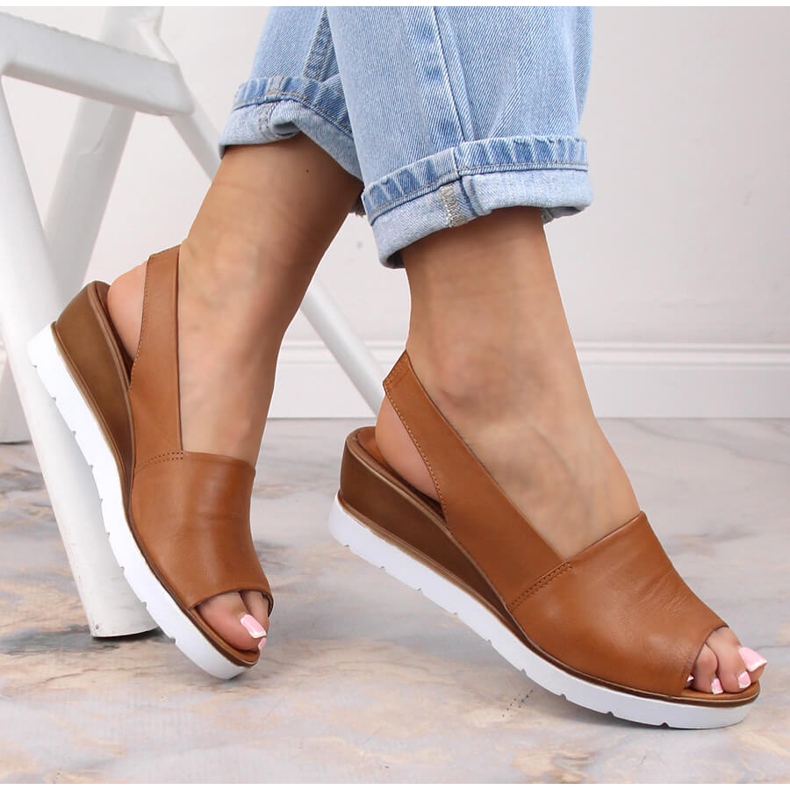 Sandały damskie na koturnie brązowe Potocki AD77007 1