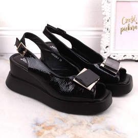 Lakierowane sandały damskie na koturnie czarne Jezzi SA209-4 1