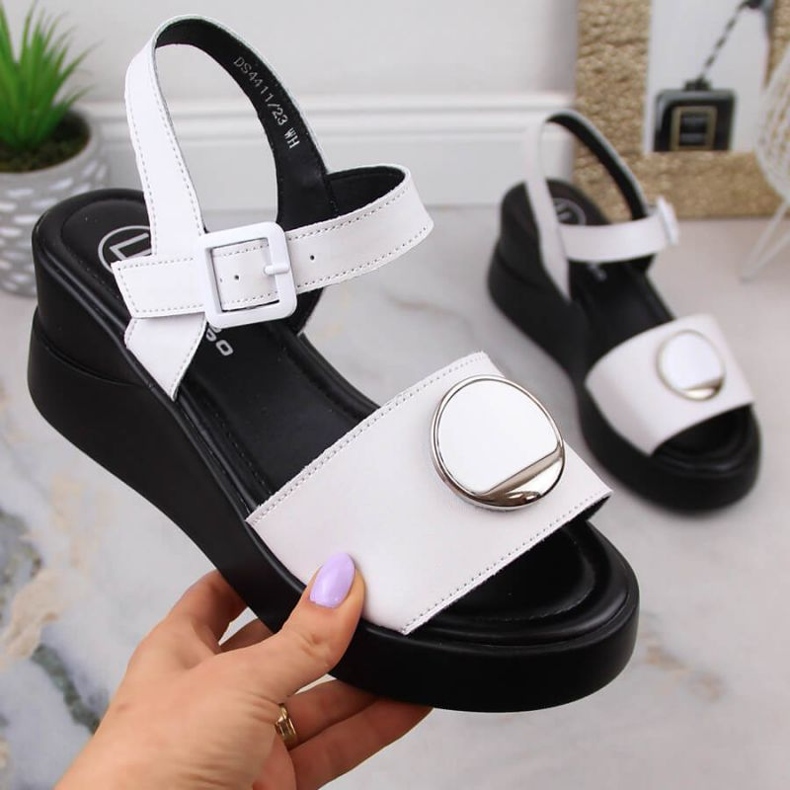 Skórzane sandały na koturnie Filippo W DS4411 białe 1