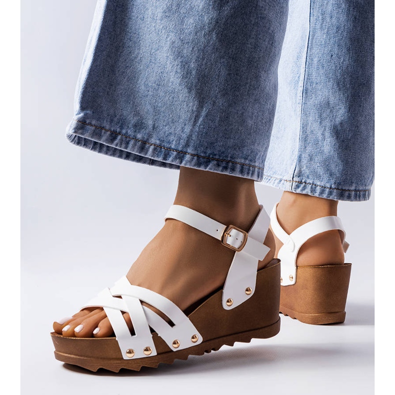 BM Białe sandały na koturnie Audric 1