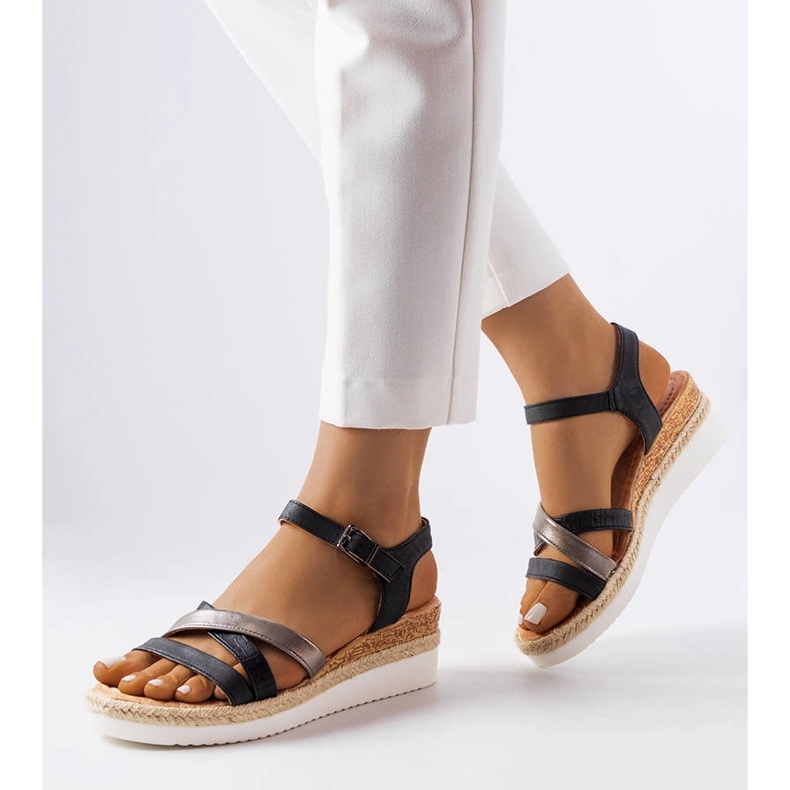 Czarne sandały na koturnie Ridenour 1