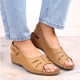 Skórzane komfortowe sandały damskie na rzep brązowe Helios 117 4
