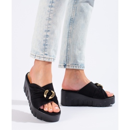 Czarne klapki na wysokiej koturnie Shelovet 1