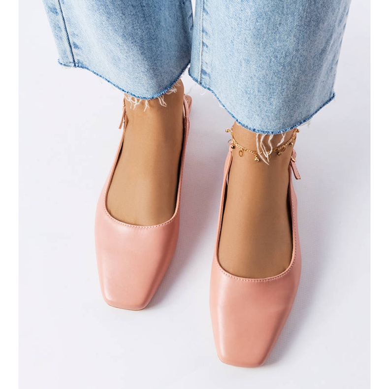 Różowe sandały z zakrytym noskiem 1