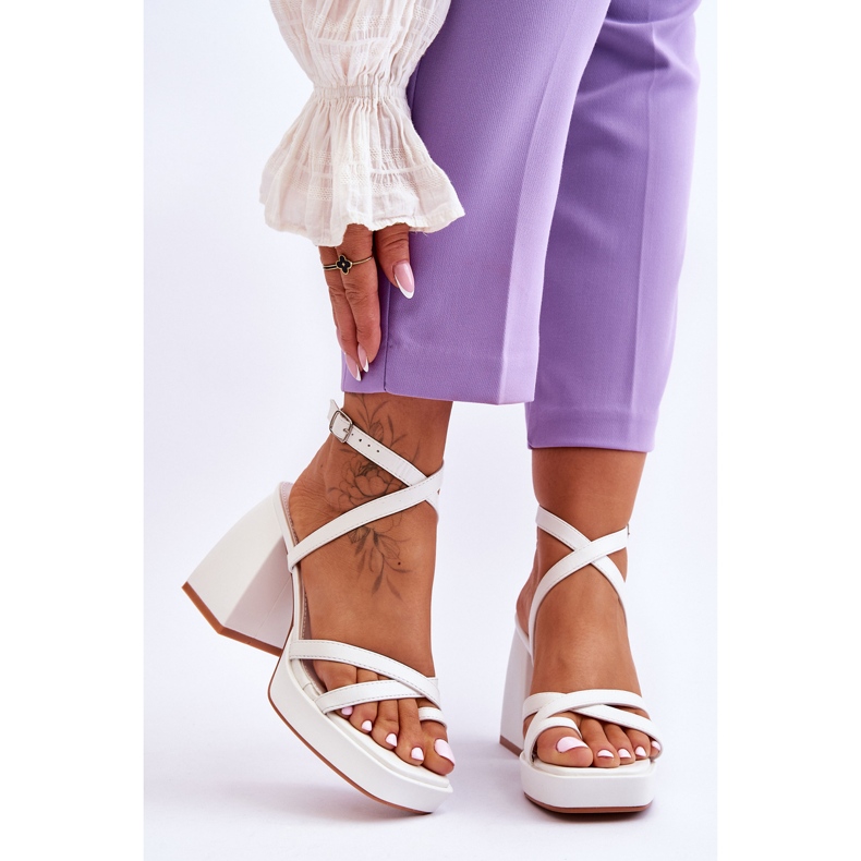 FS1 Modne Sandały Na Obcasie I Platformie Białe Secret Rose 1