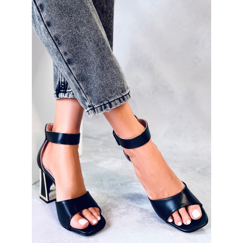 Sandałki na geometrycznym obcasie Tamara Black czarne 2