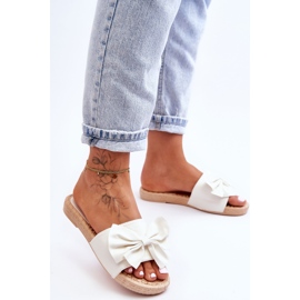 FK1 Modne Damskie Klapki Z Kokardą Białe Estera 2