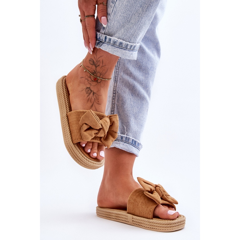 FK1 Damskie Zamszowe Klapki Z Kokardą Camel Fency brązowe 1